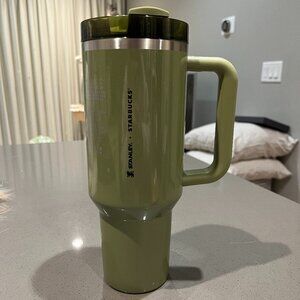 BNWT Starbucks x Stanley Olive Camo Sparkly Green 40 oz Tumbler HTF RARE